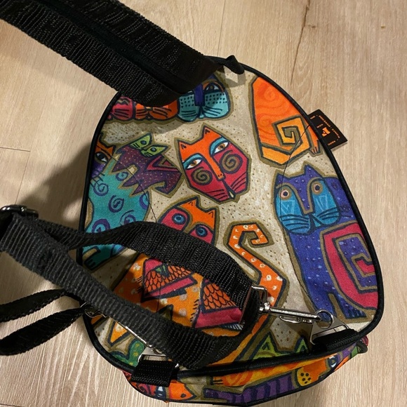 NWT Findings Abstract Cat Printed Artist Sling to Backpack - Picture 4 of 6
